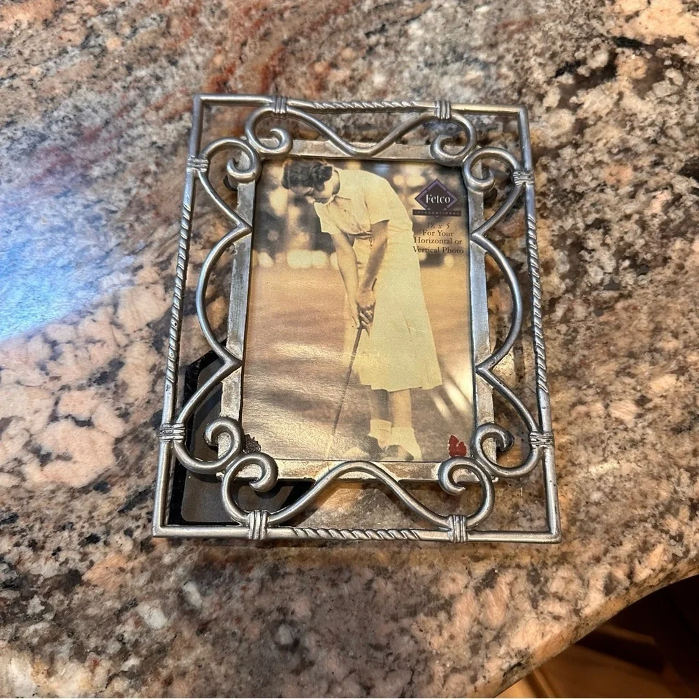 Vtg.-Style Silver Metal Free Standing Horizontal or Vertical Photo Frame 3.5 x 5